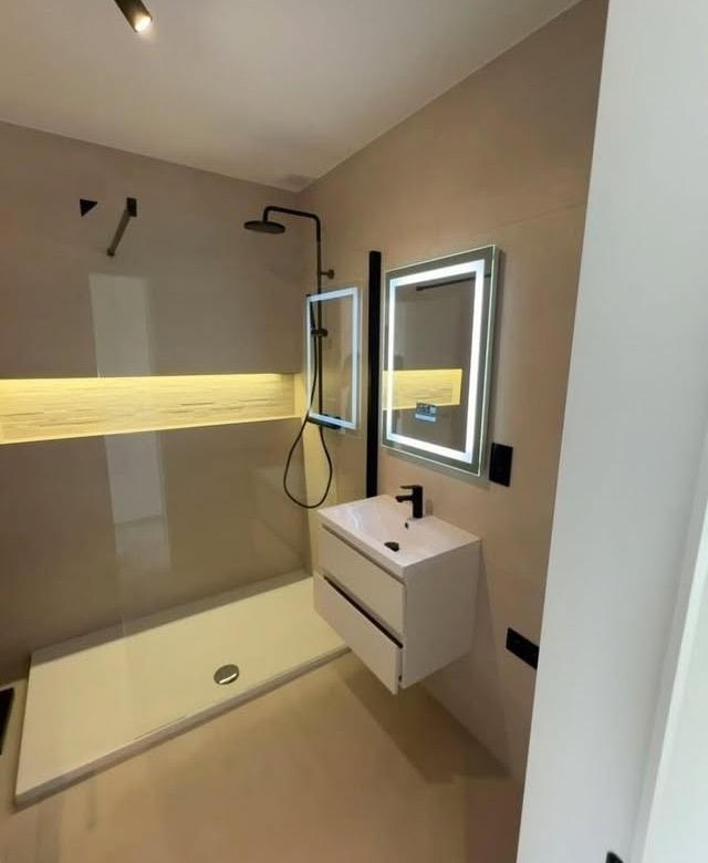 Sanitair — Moderne inloopdouche · Prime Construct
